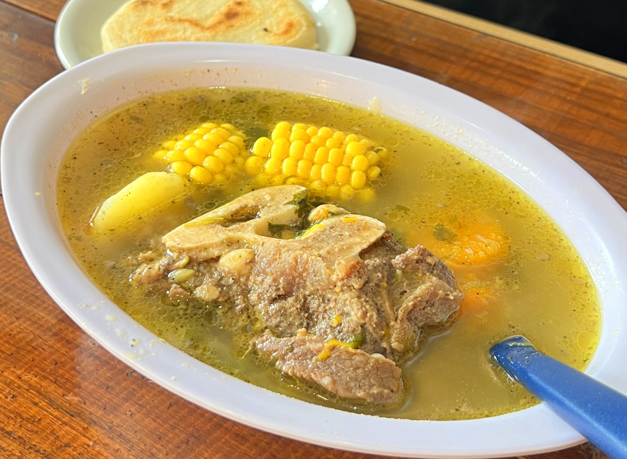 Sopa de res grande