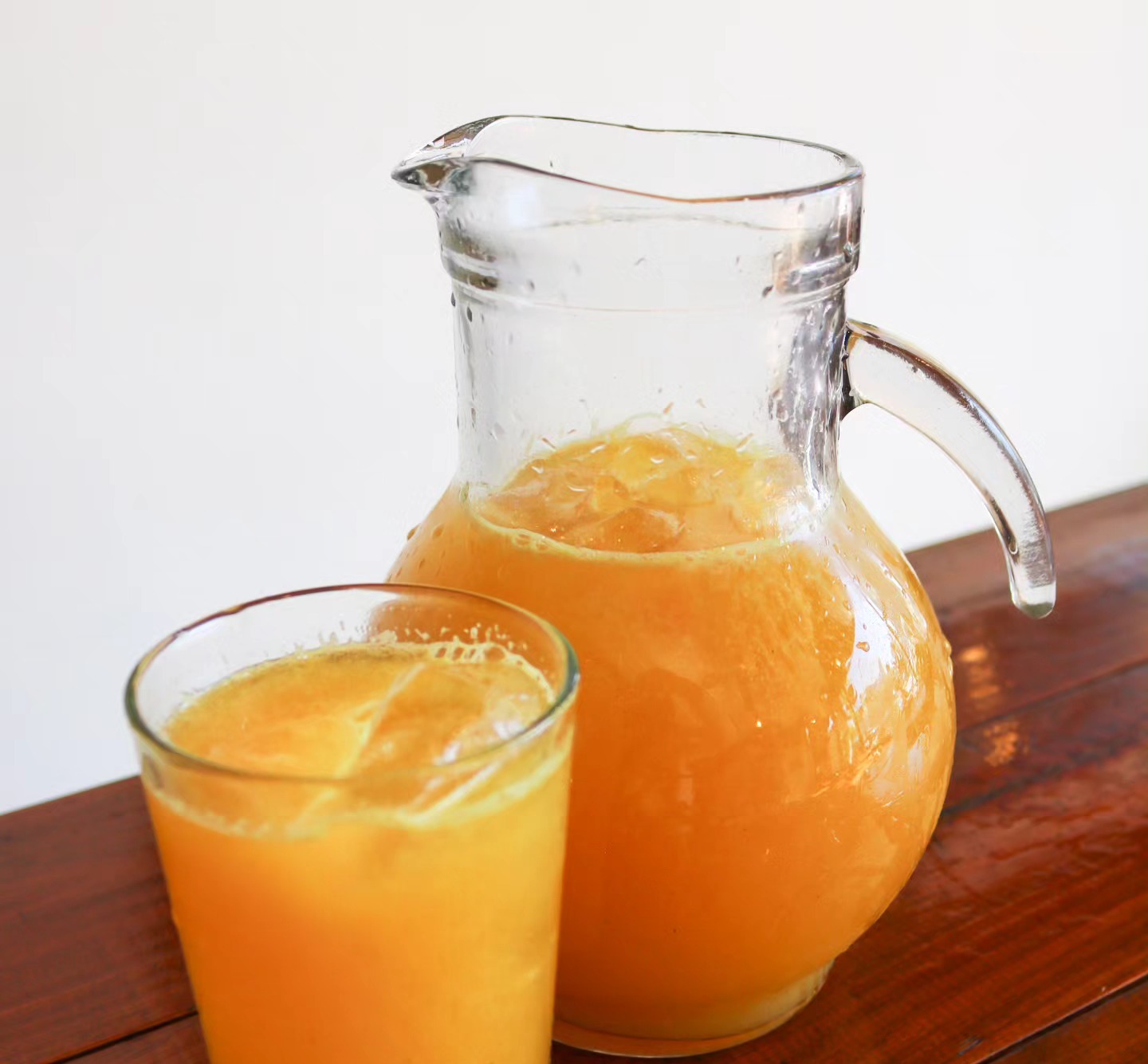 Jarra de Jugos Naturales