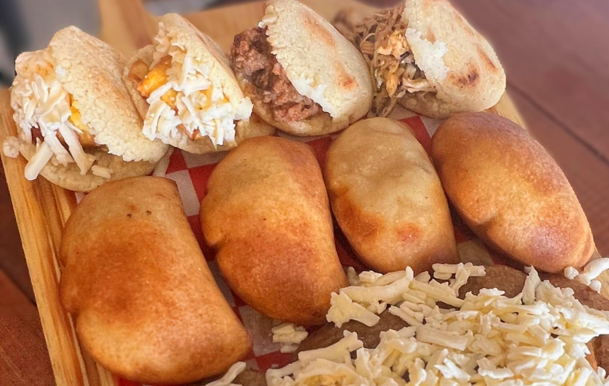 Docena de empanaditas o arepitas rellenas