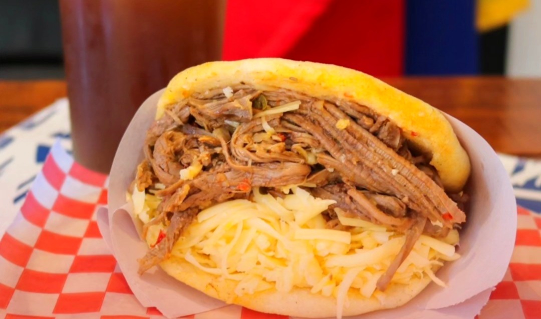 Carne Mechada / Pelúa / Jamón y Queso